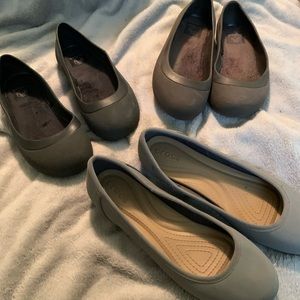 Croc brand flats. Size 9. Fit is wide. Excellent condition. Barely worn.